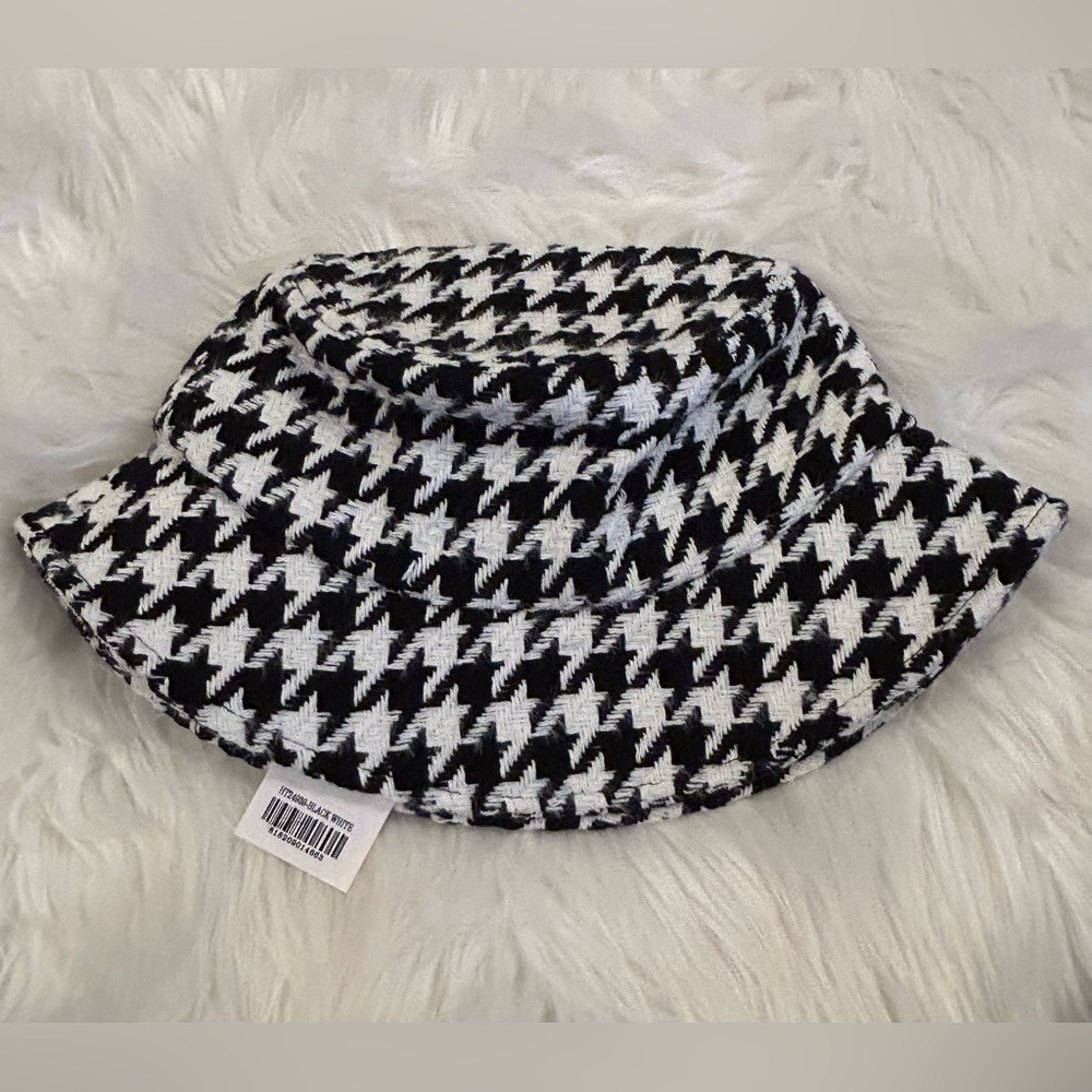 NWT Stylish Houndstooth Bucket Hat